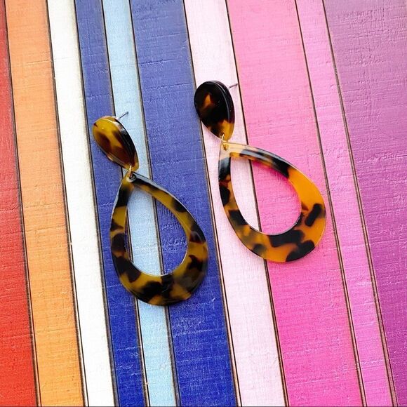 Tortoise Acrylic Earrings - Picture 2 of 7